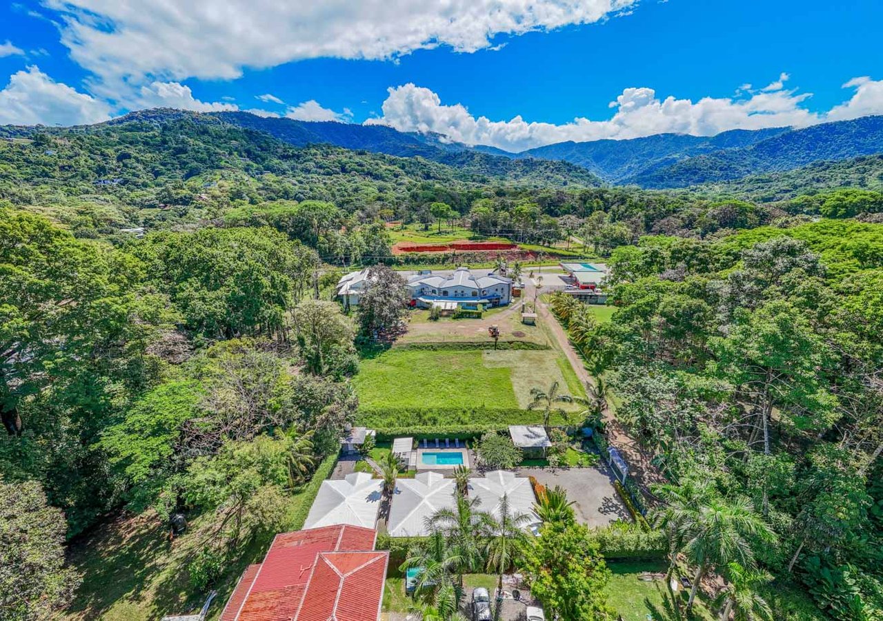 Tropical 3-Cabin Home with Pool and Gardens in the Heart of Uvita