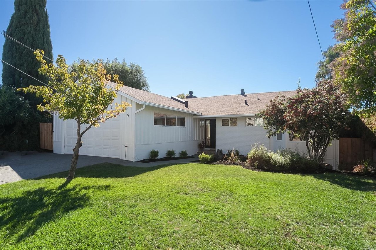 9 Crestwood Dr