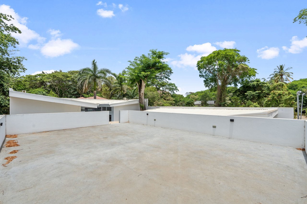 Castillo Blanco | Modern 4-Bedroom Home with Saltwater Pool – Walk to the Beach in Surfside, Playa Potrero