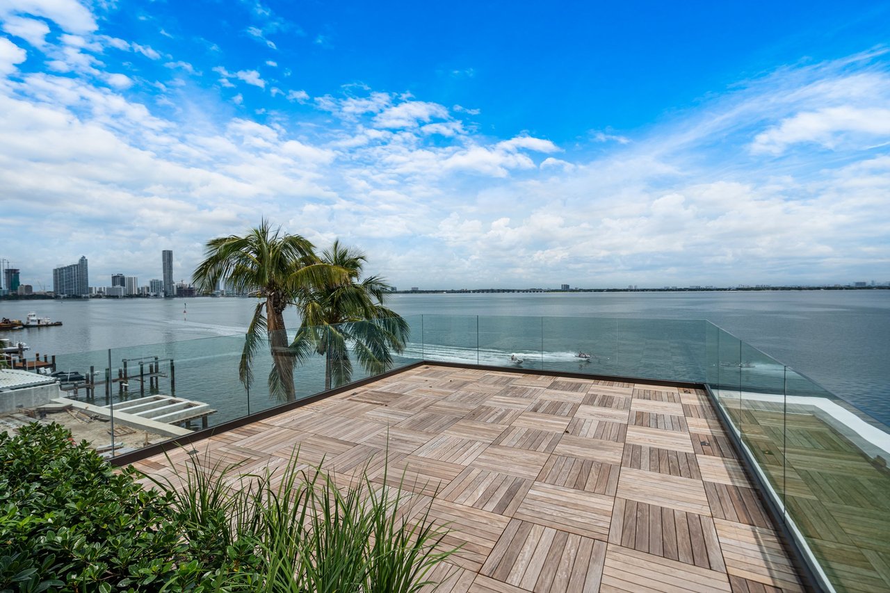 February 2025 | Sabal Development, led by Pascal Nicolai, Finalizes $20.6 Million Sale of Exquisite Venetian Island Estate