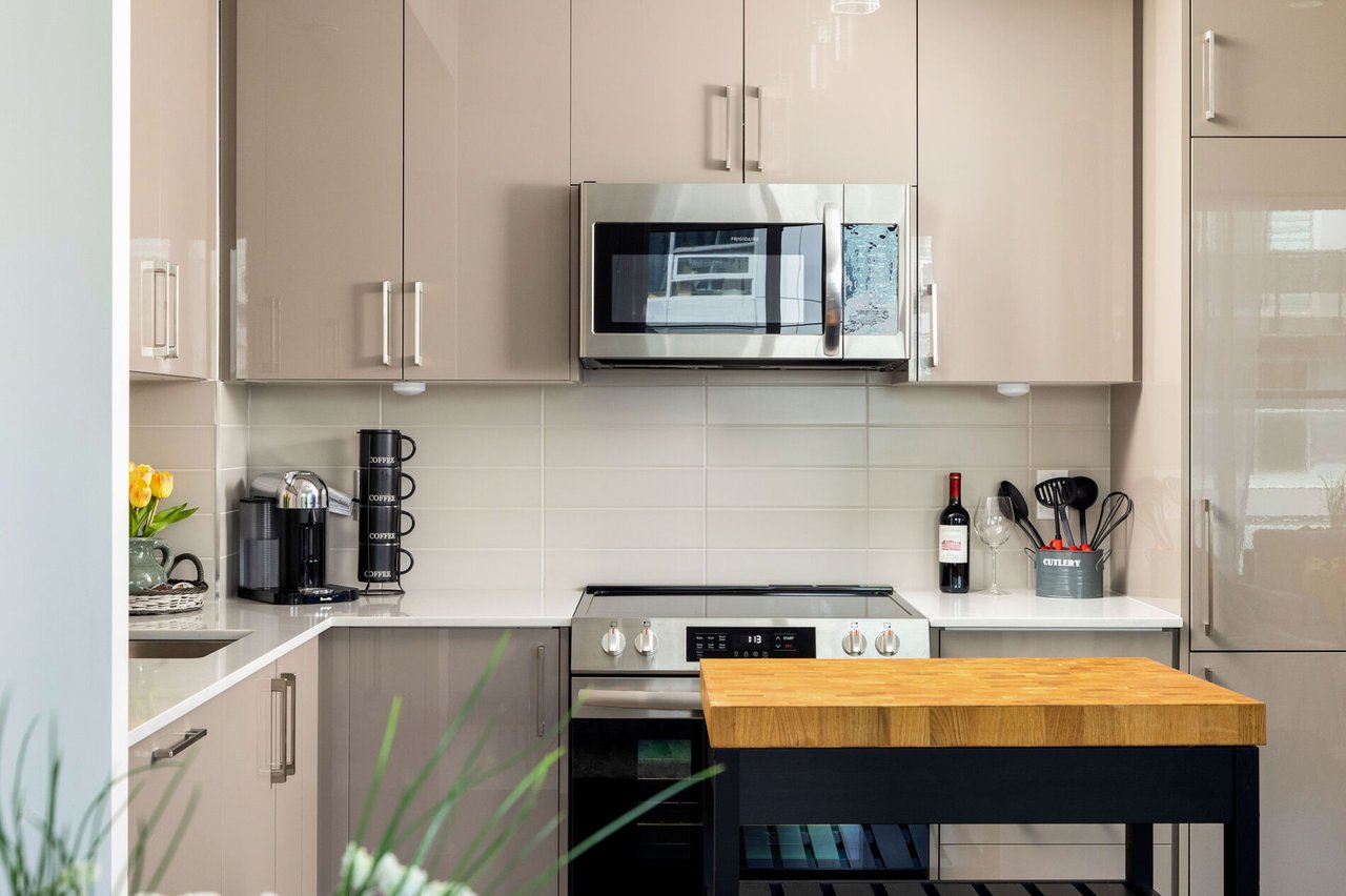 720-2450 Old Bronte Road Unit: 720