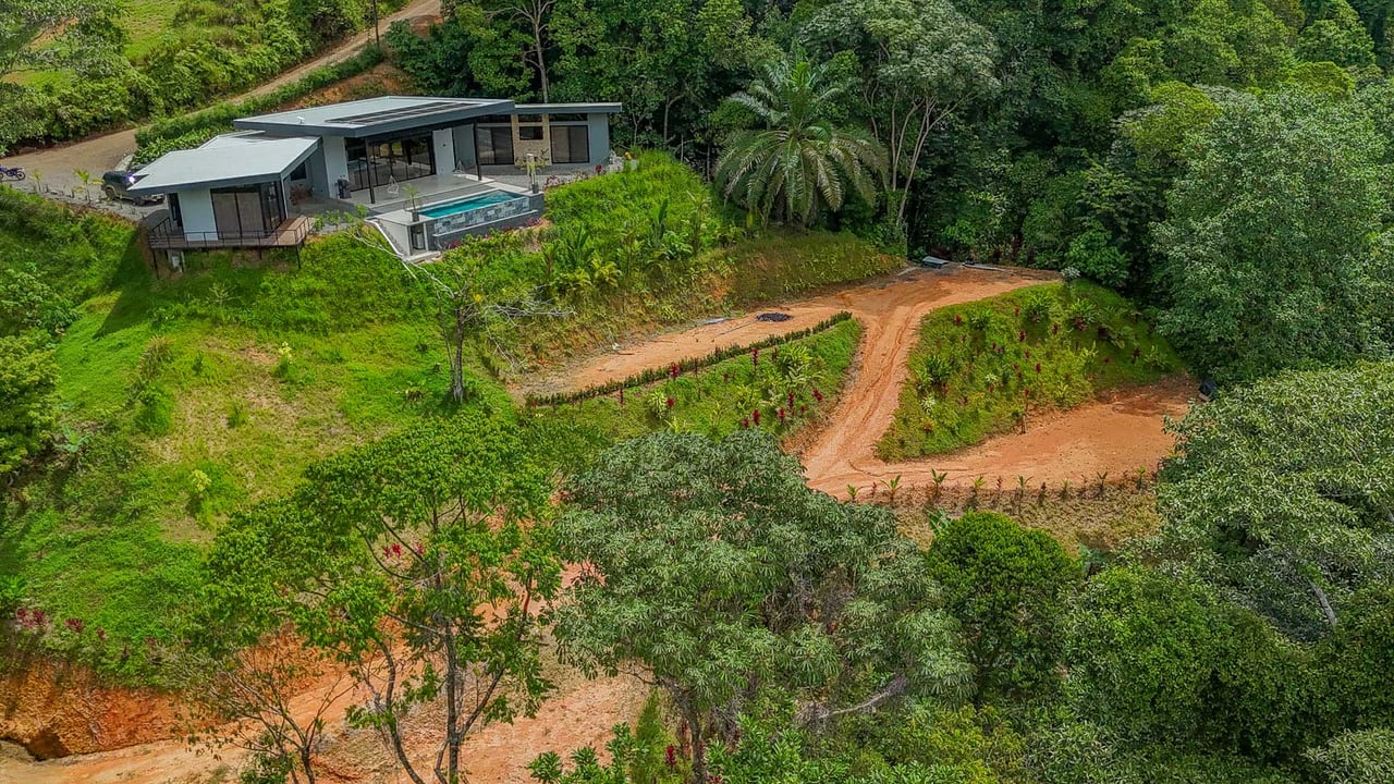 Ojochal Modern Jungle Home with Infinity Pool & Mountain Views