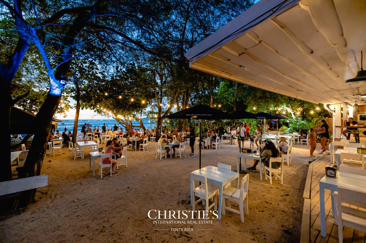 Beachfront Restaurant in Paradise, El Chiringuito