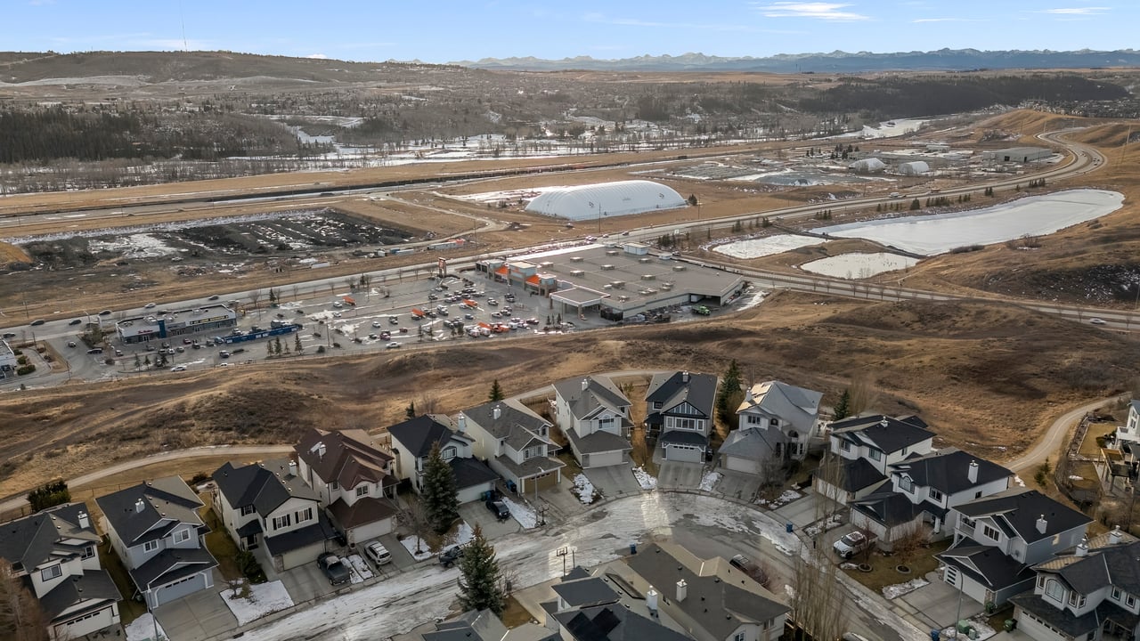 98 Tuscany Ravine Close NW