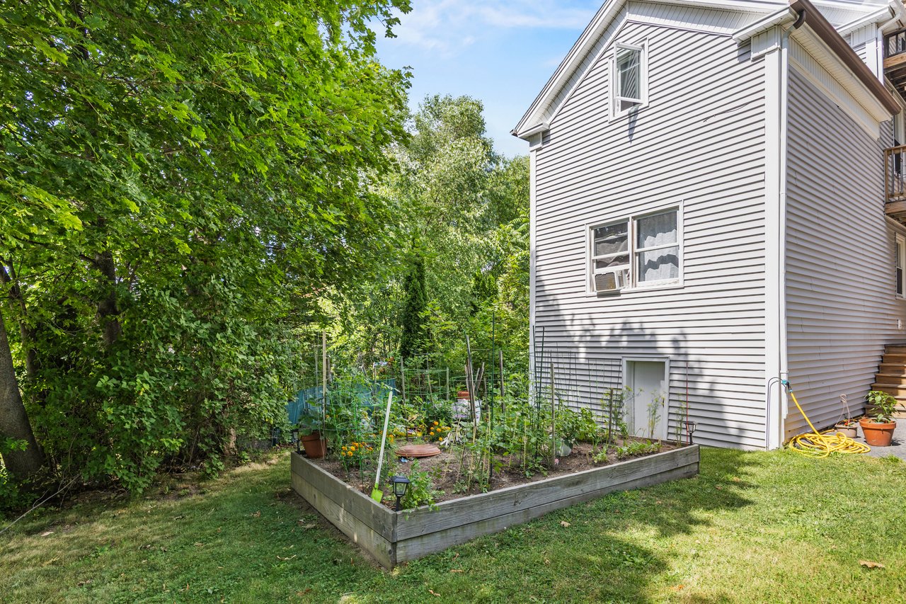 7 Emmons Place
