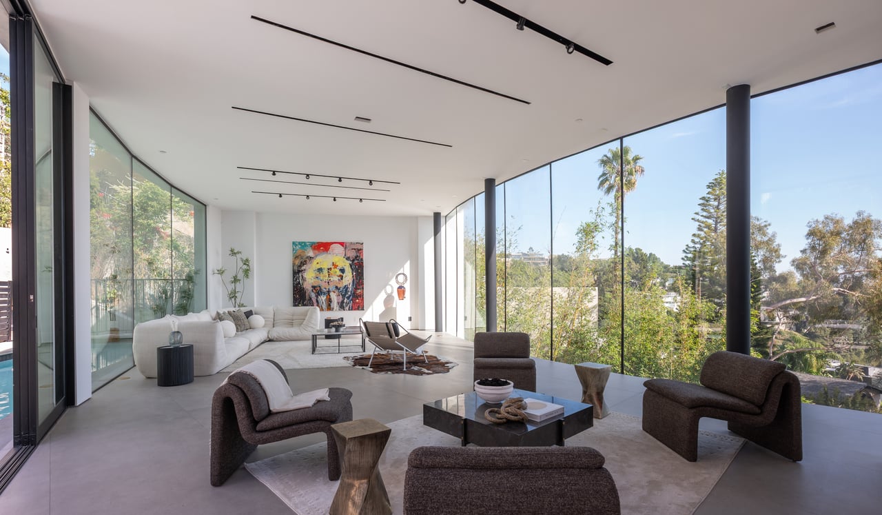 9277 Thrush Way, Sunset Strip