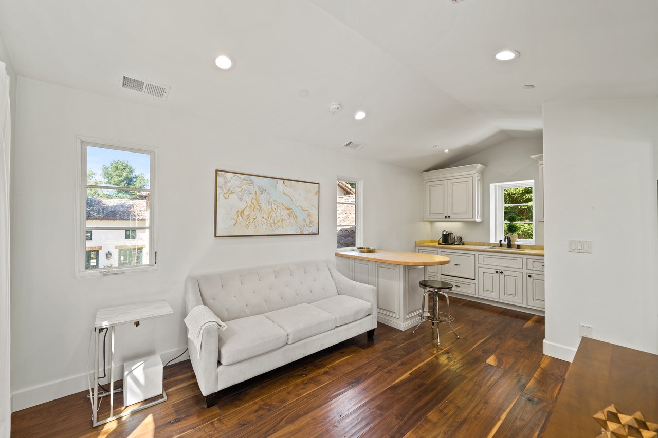 893 Laverne WAY