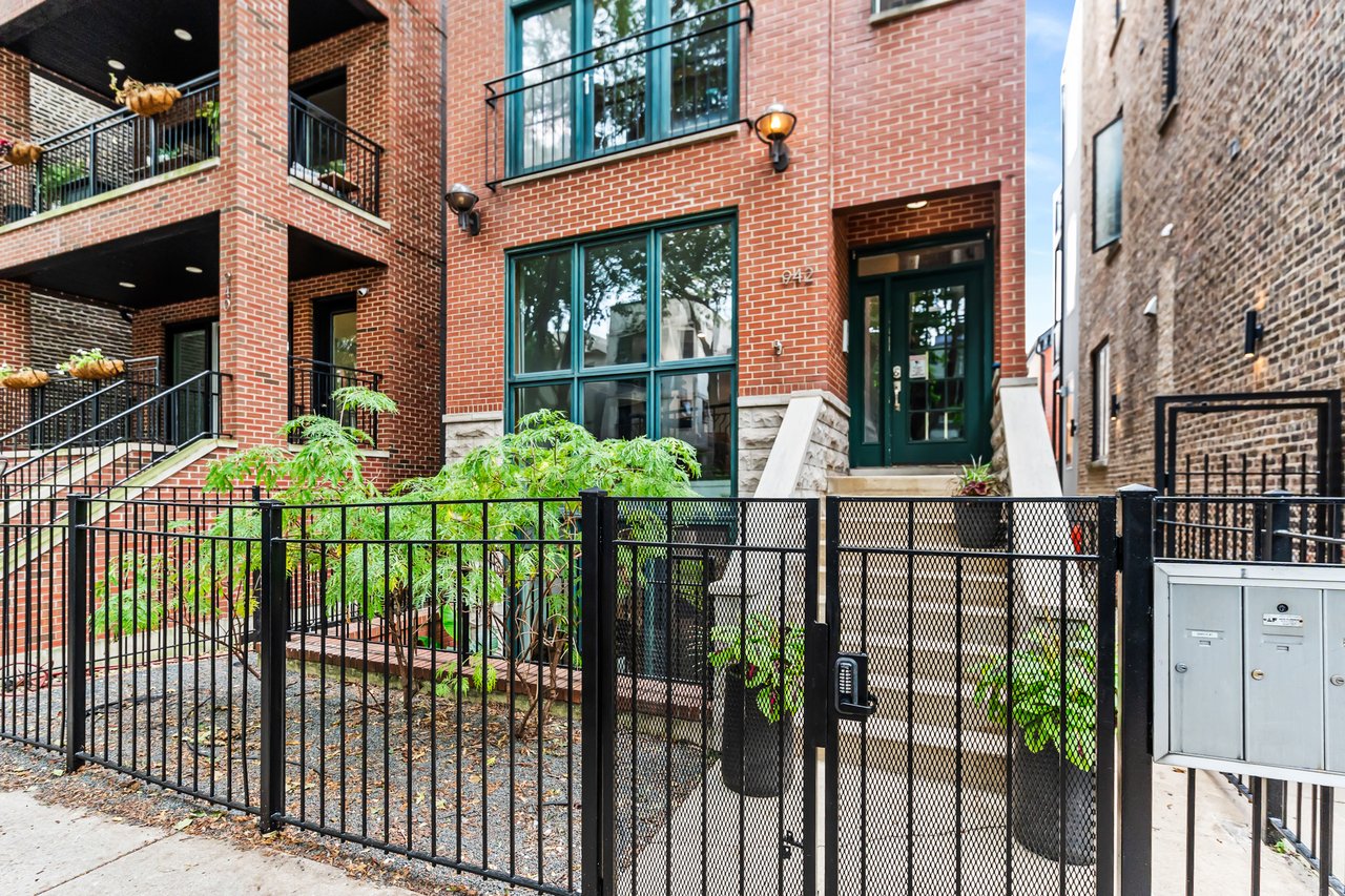 942 N Wolcott Ave #1