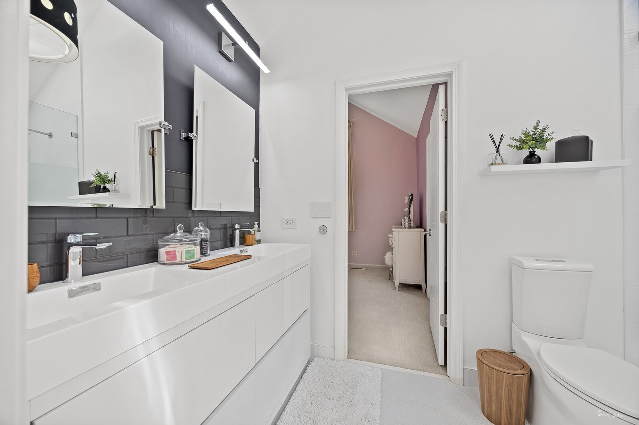 1950 Elmore Ave, Downers Grove