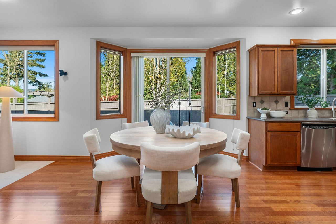 202 Chelan Ct NE