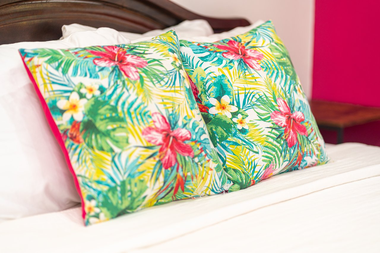 Casa Luna, 3bed /3bath Private Oasis, Convenient Location