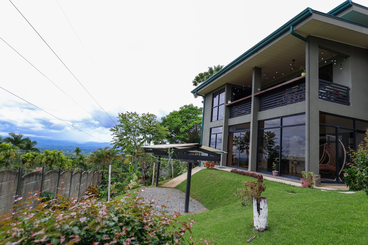 5-BEDROOM CHIRRIPO MOUNTAIN VIEW HOME WITH EASY ACCESS, PREMIUM FINISHES, FRUIT TREES AND LANSCAPED – 0.22 ACRES
