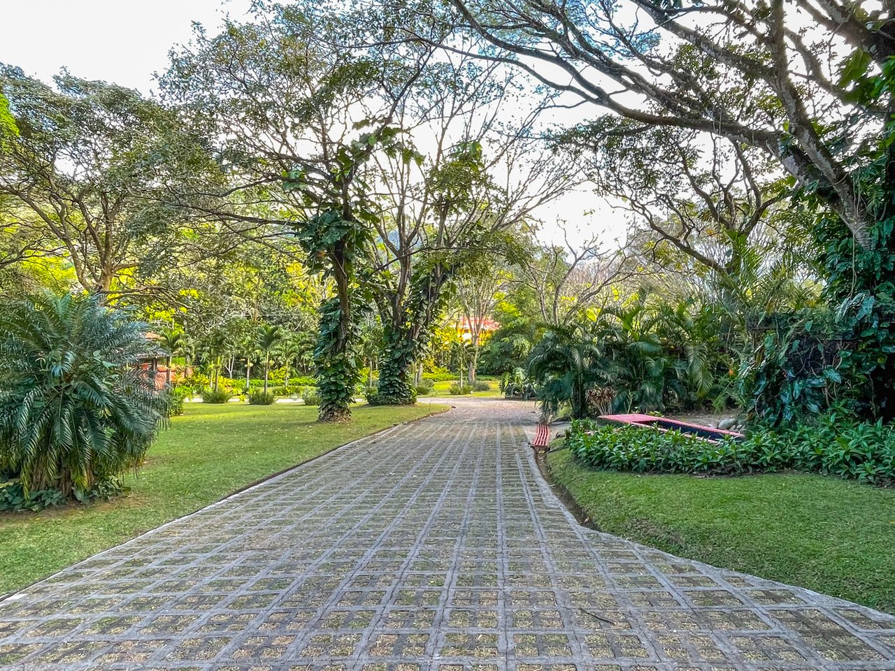 Fully Furnished Luxury Home