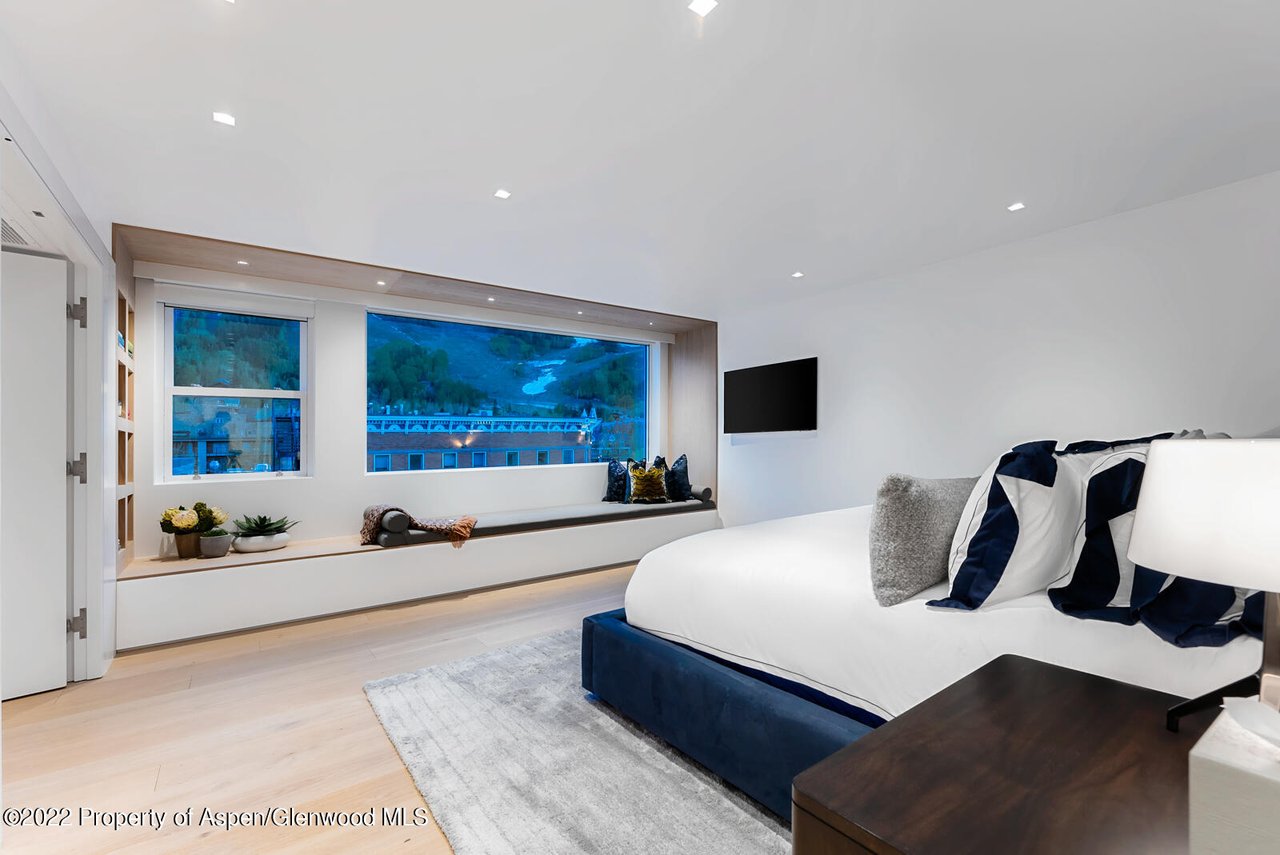 508 E Cooper Avenue, Unit 201