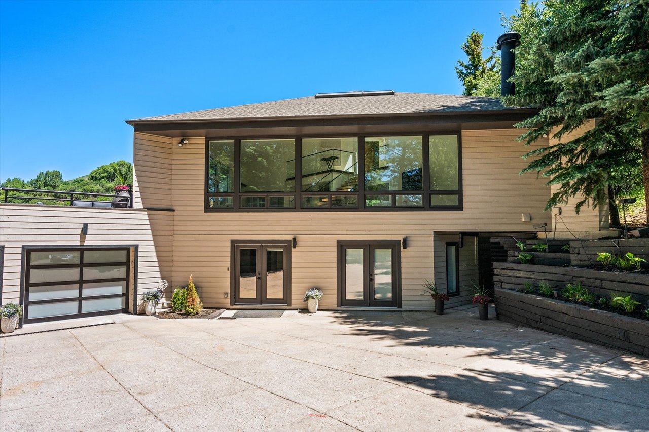 Designer Living with Unmatched Mountain Views