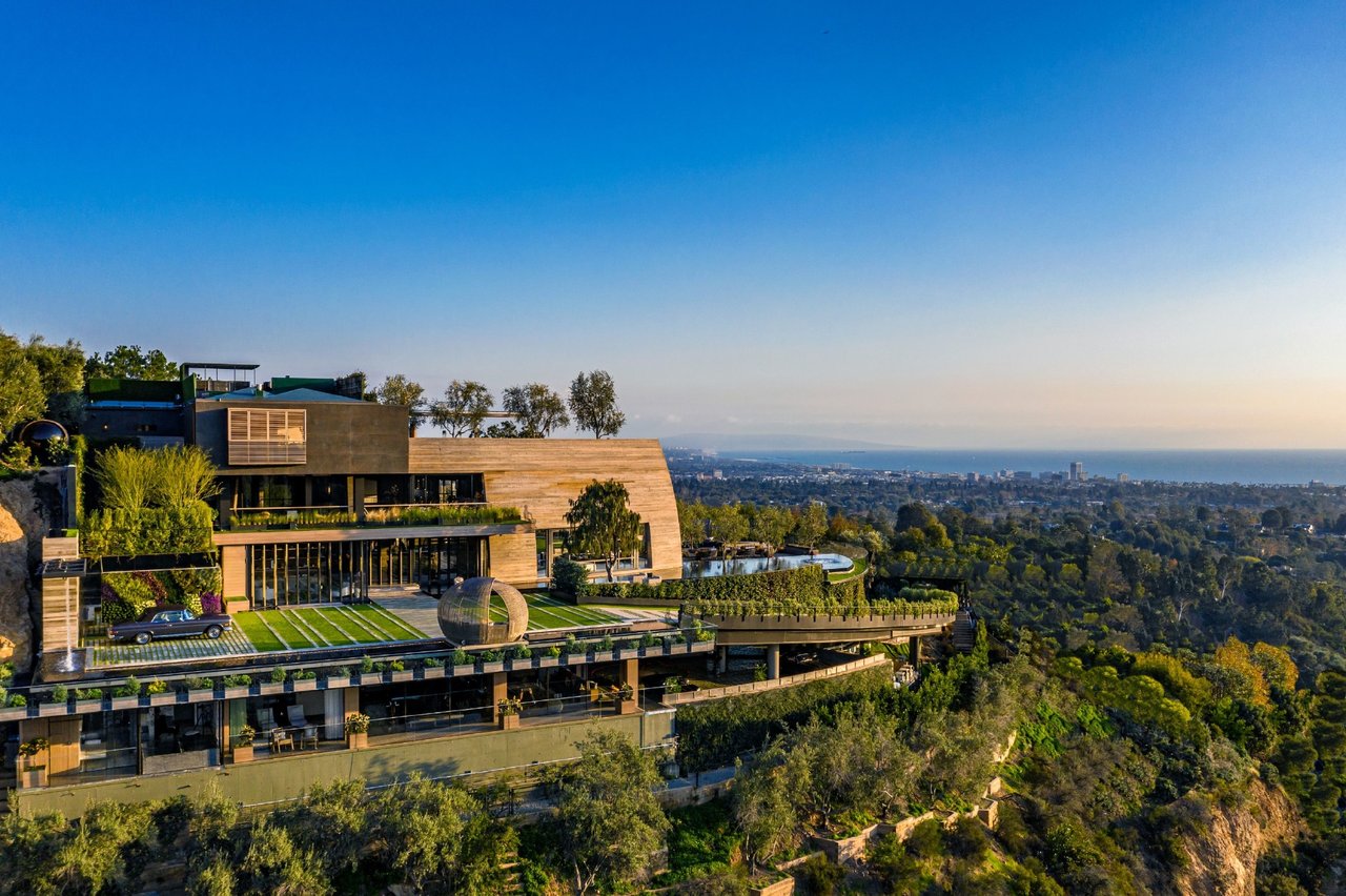 Why 50% of Homes Are Selling Below Asking in 2025 — And What It Means for Pacific Palisades Sellers