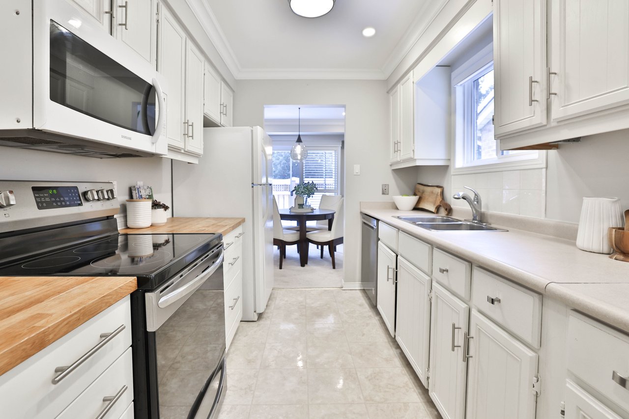 5255 Lakeshore Road 7