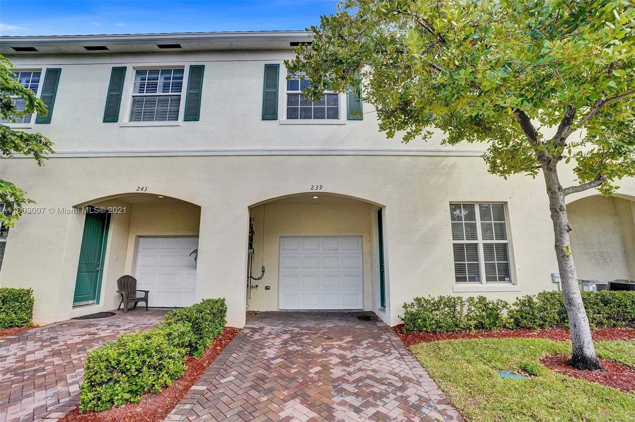 239 SW 7th St #239, Pompano Beach, FL 33060