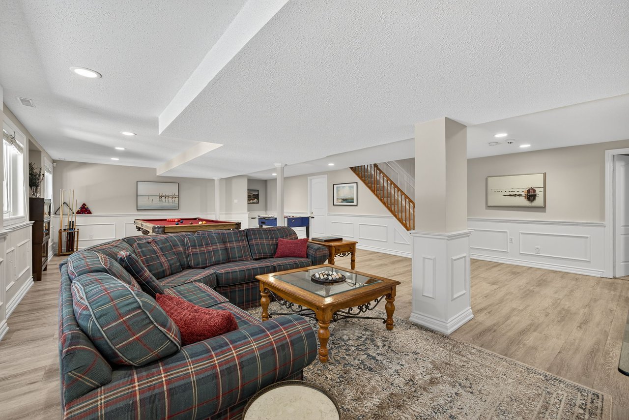 6 Falling Leaf Crt, Aurora