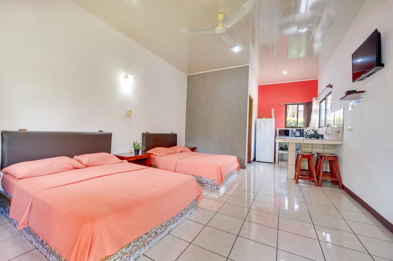 Tamarit House | Spacious Tropical Retreat in Villareal, Costa Rica