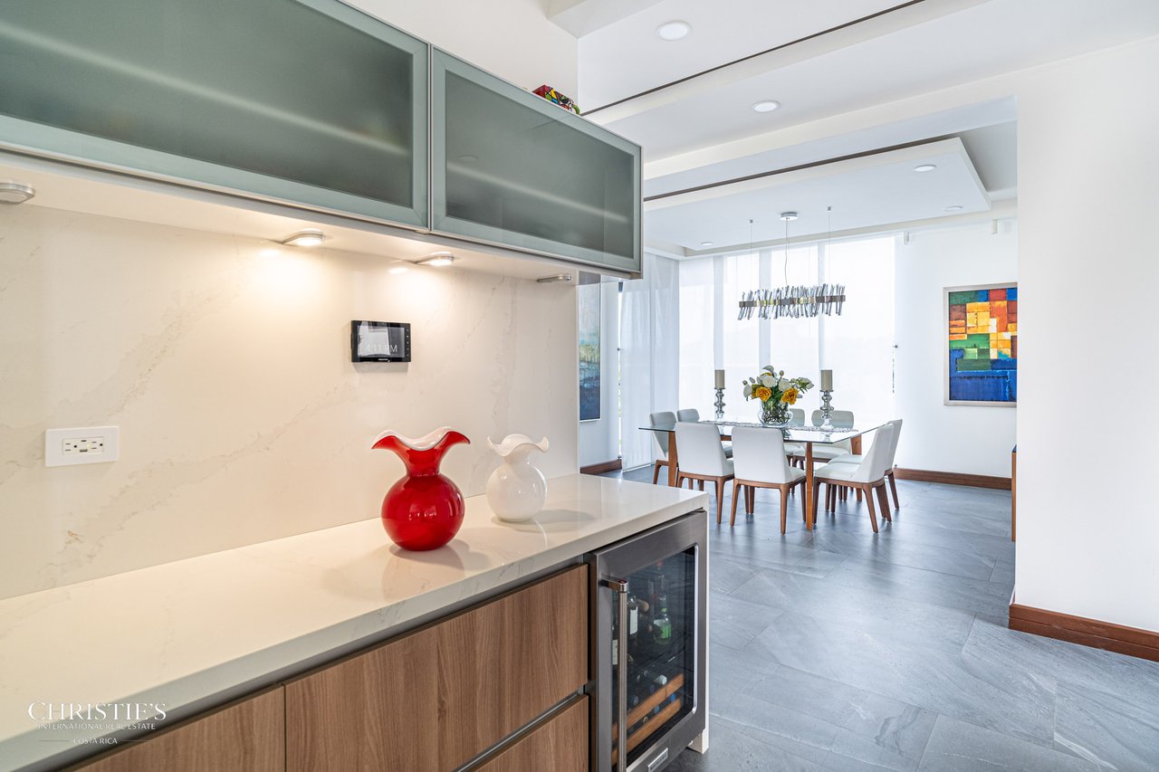 Modern Elegance with Panoramic Views – Exclusive Las Gemas Residence