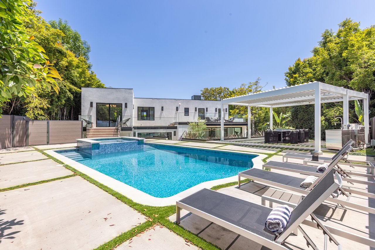 Luxury Gated Villa w/ Pool, Spa & Designer Interiors