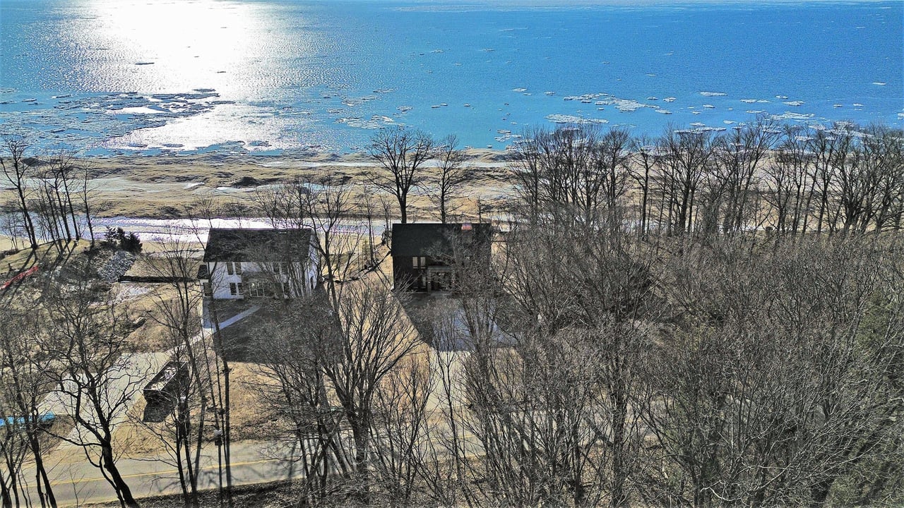 2578 2576, 2572 Lakeshore Drive