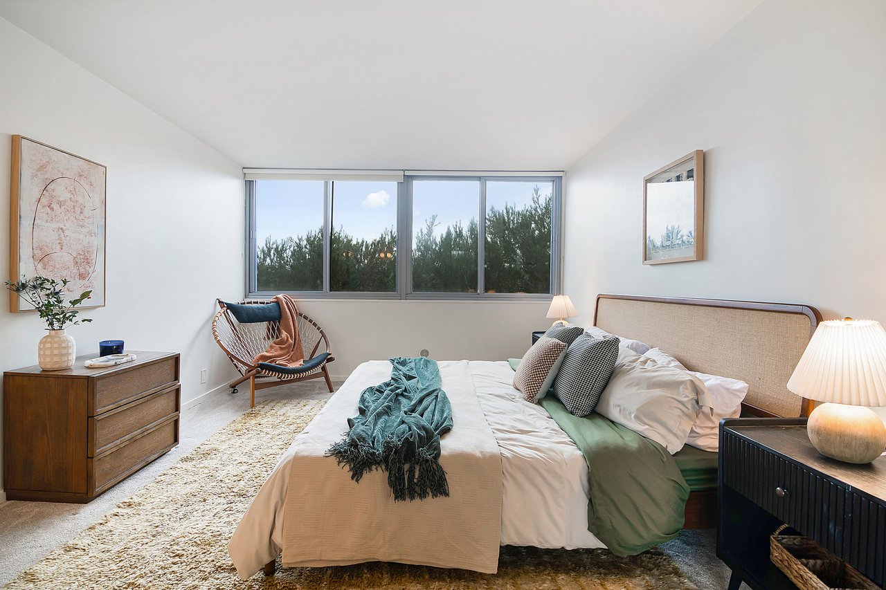 8701 Delgany Ave, #208