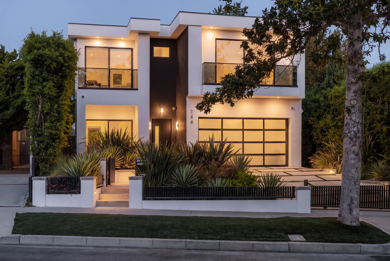 144 N Bowling Green Way