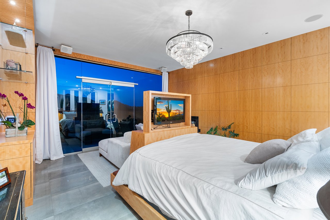 5905 N ECHO CANYON Lane