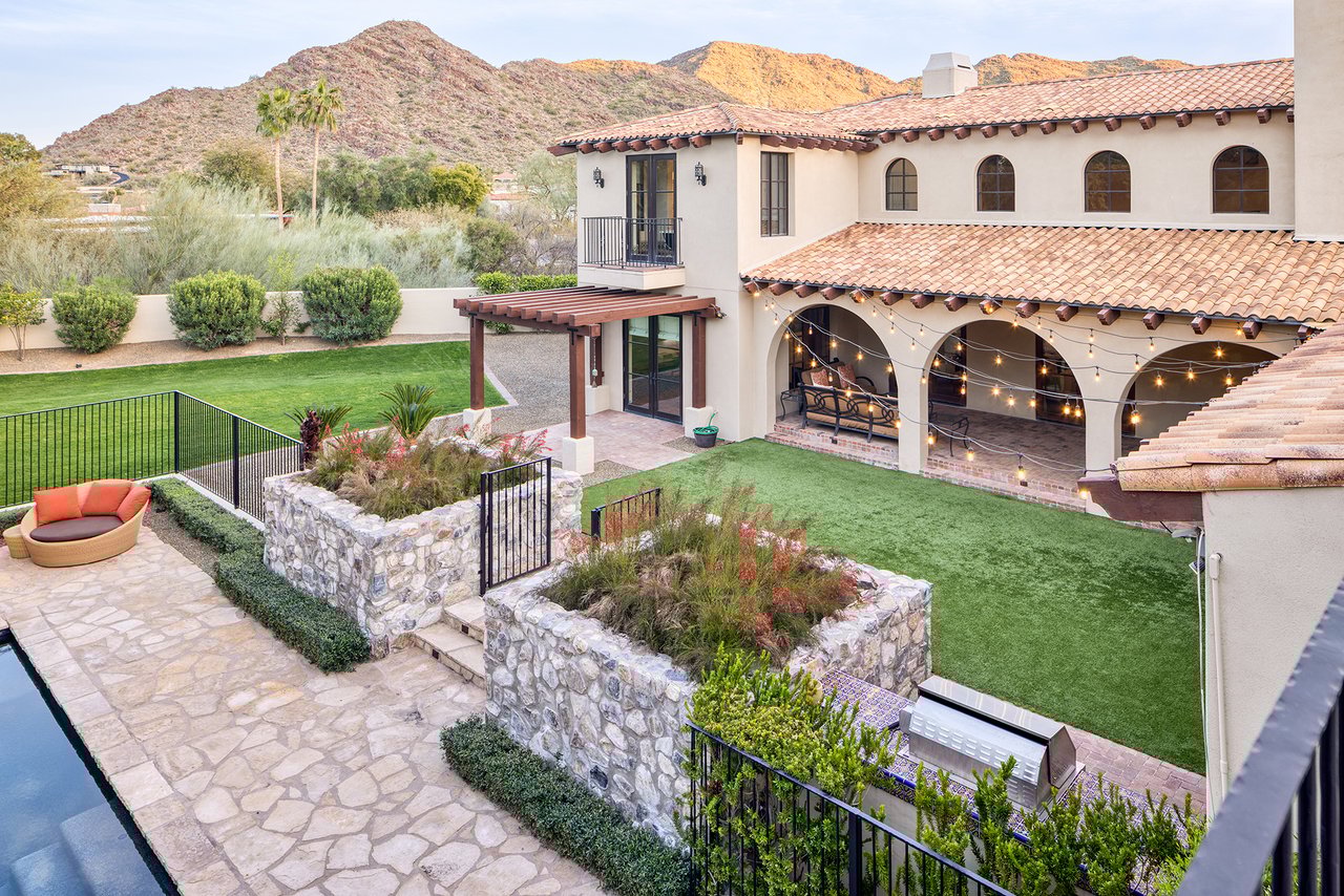 8243 N MOCKINGBIRD Lane