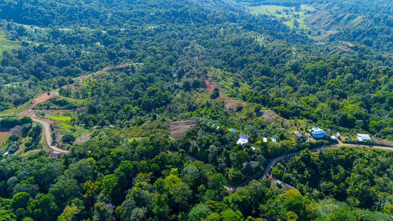 67 acres development (15 titled lots) with breathtaking views in Sierpe
