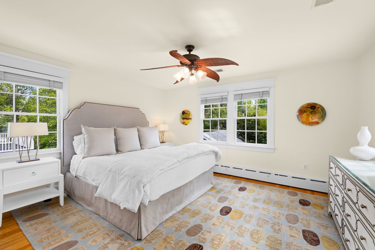 22 W OAK STREET