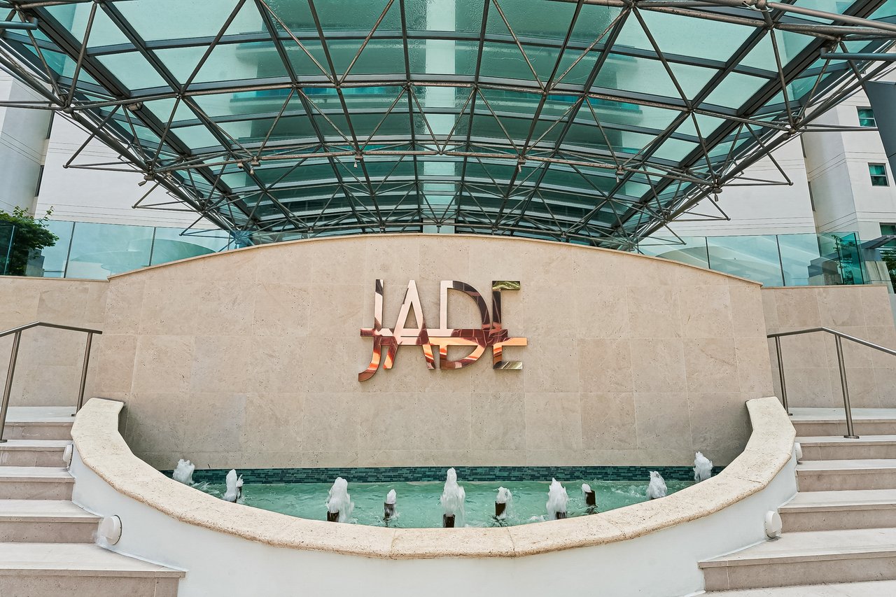 Jade Residences sign and fountain beneath the glass-canopy entrance at 1331 Brickell Bay Drive