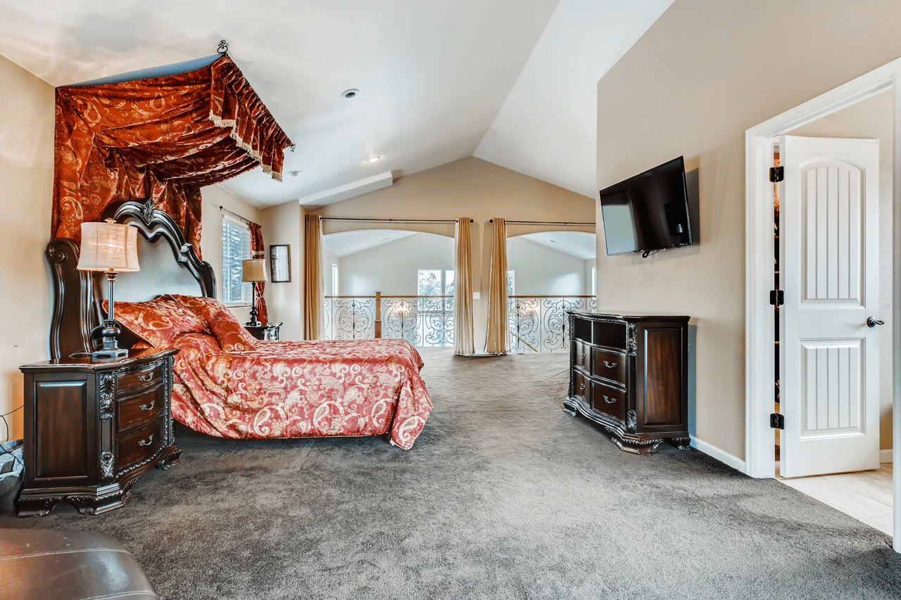 Just Listed: Endless Possibilities in Lakewood!