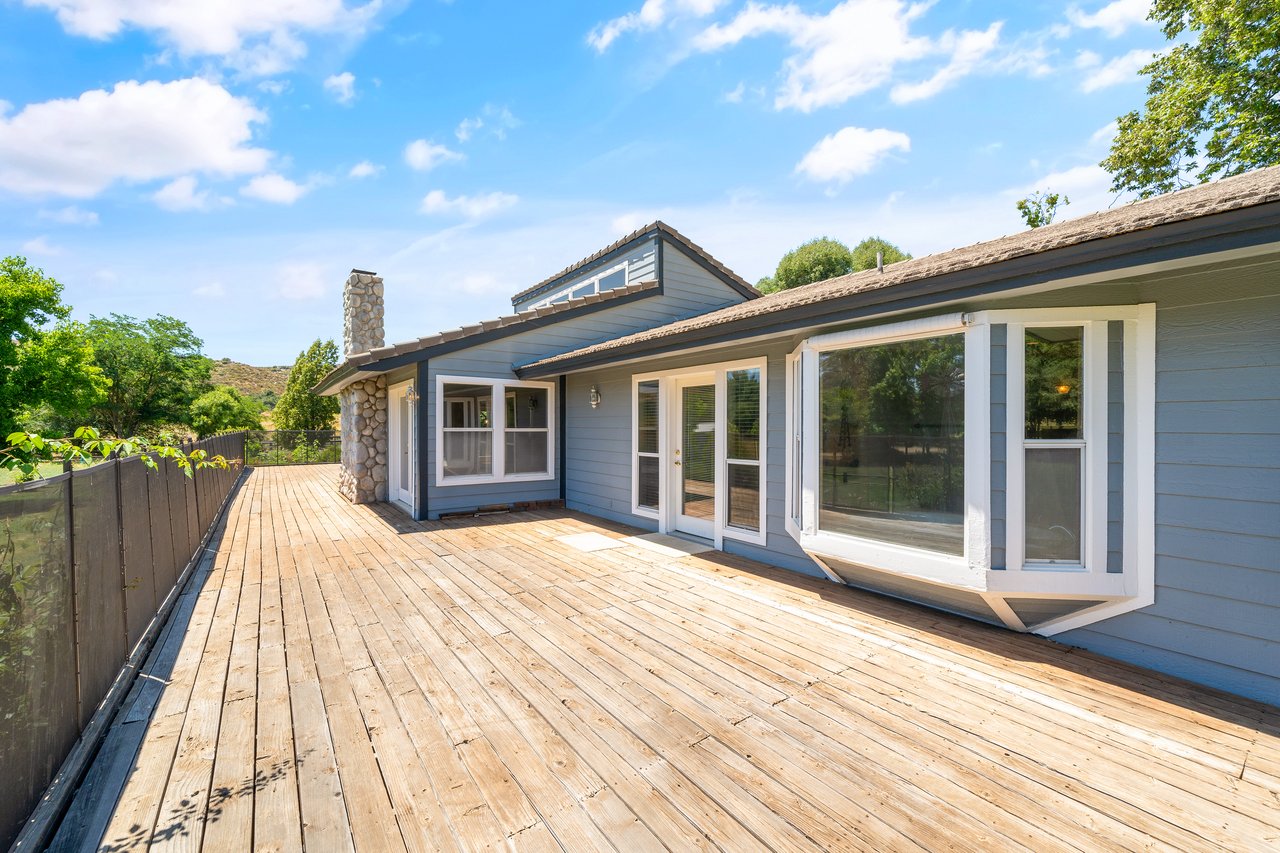 37797 Calle De Lobo