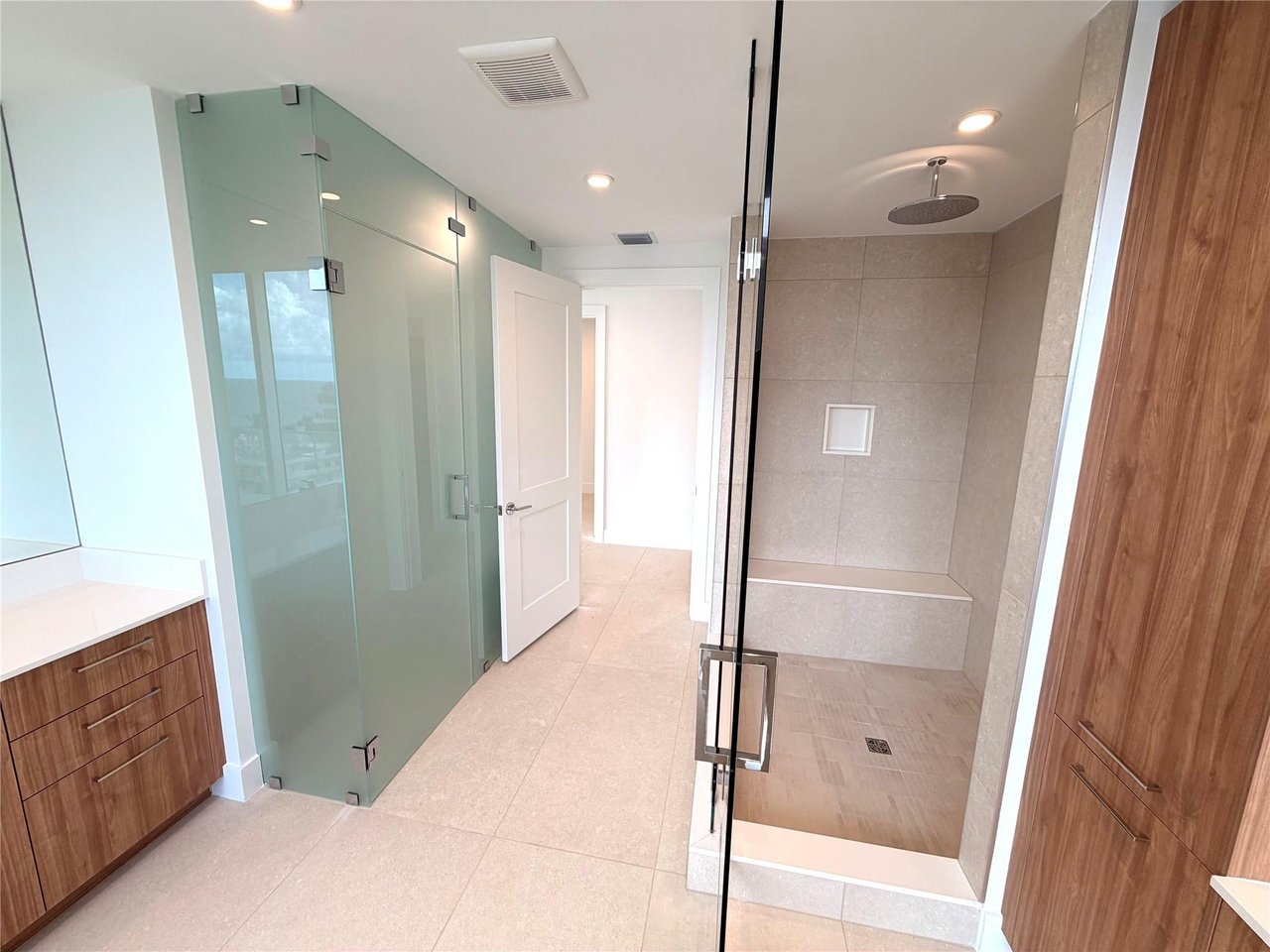 153 N Seabreeze Blvd S-602