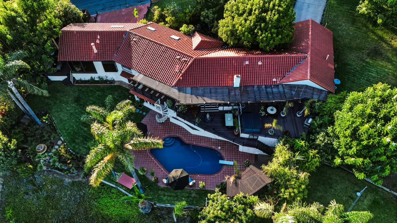 3400 Coast View Dr