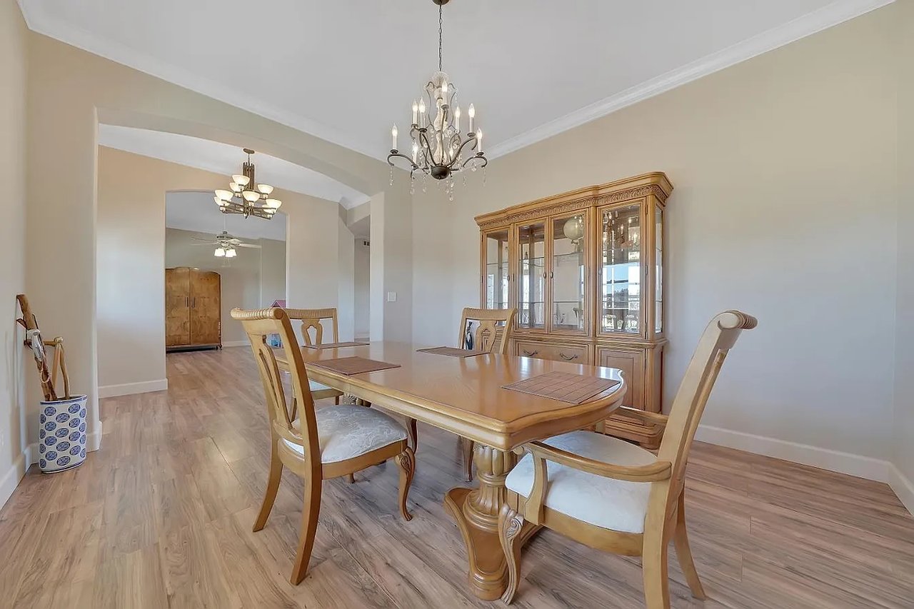 3221 Crestview Dr