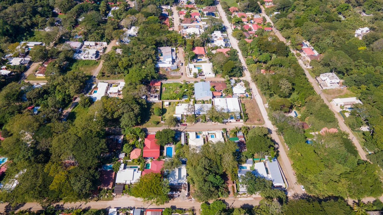 Casa Cenizaro | Elegant 4-Bed Tropical Retreat with Pool in Surfside, Potrero