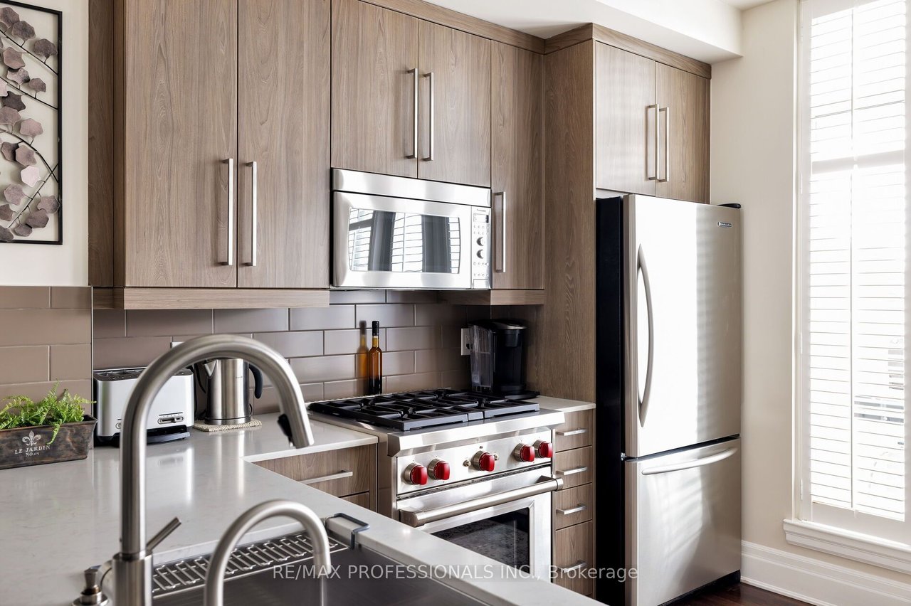 CONDO LIVING IN LUXURY 