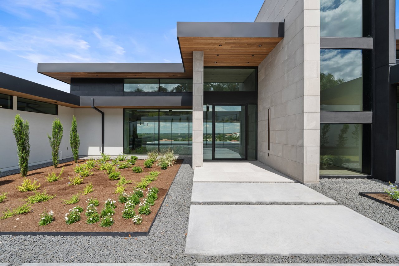 4909 Honey Daisy Way