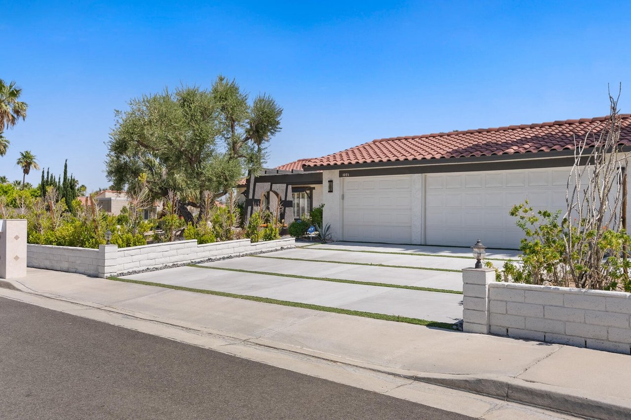 1371 E Del Paso Way