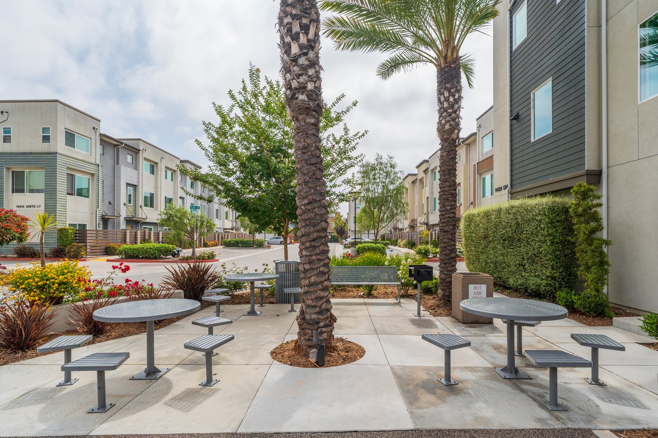 14418-5 Plum Lane