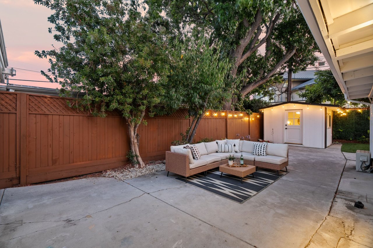 850 Las Palmas Drive