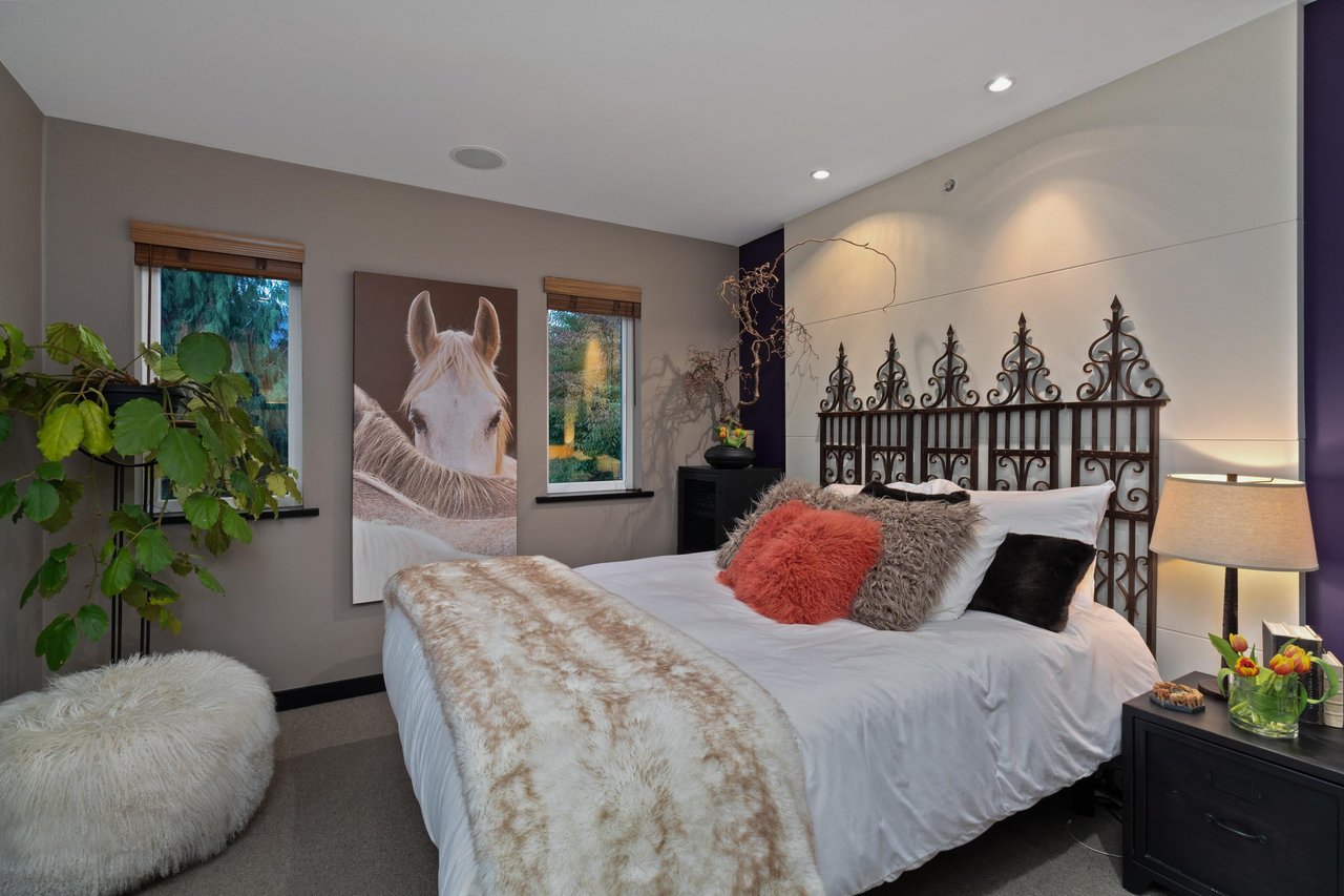 215 W 17th St