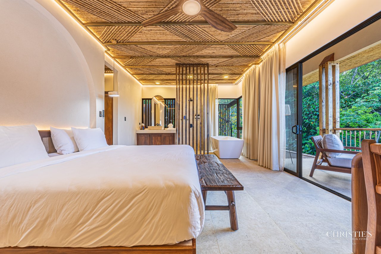 Luxury Hotel Boutique with Ocean Views | Walking distance to the beach | 13.2 Acres