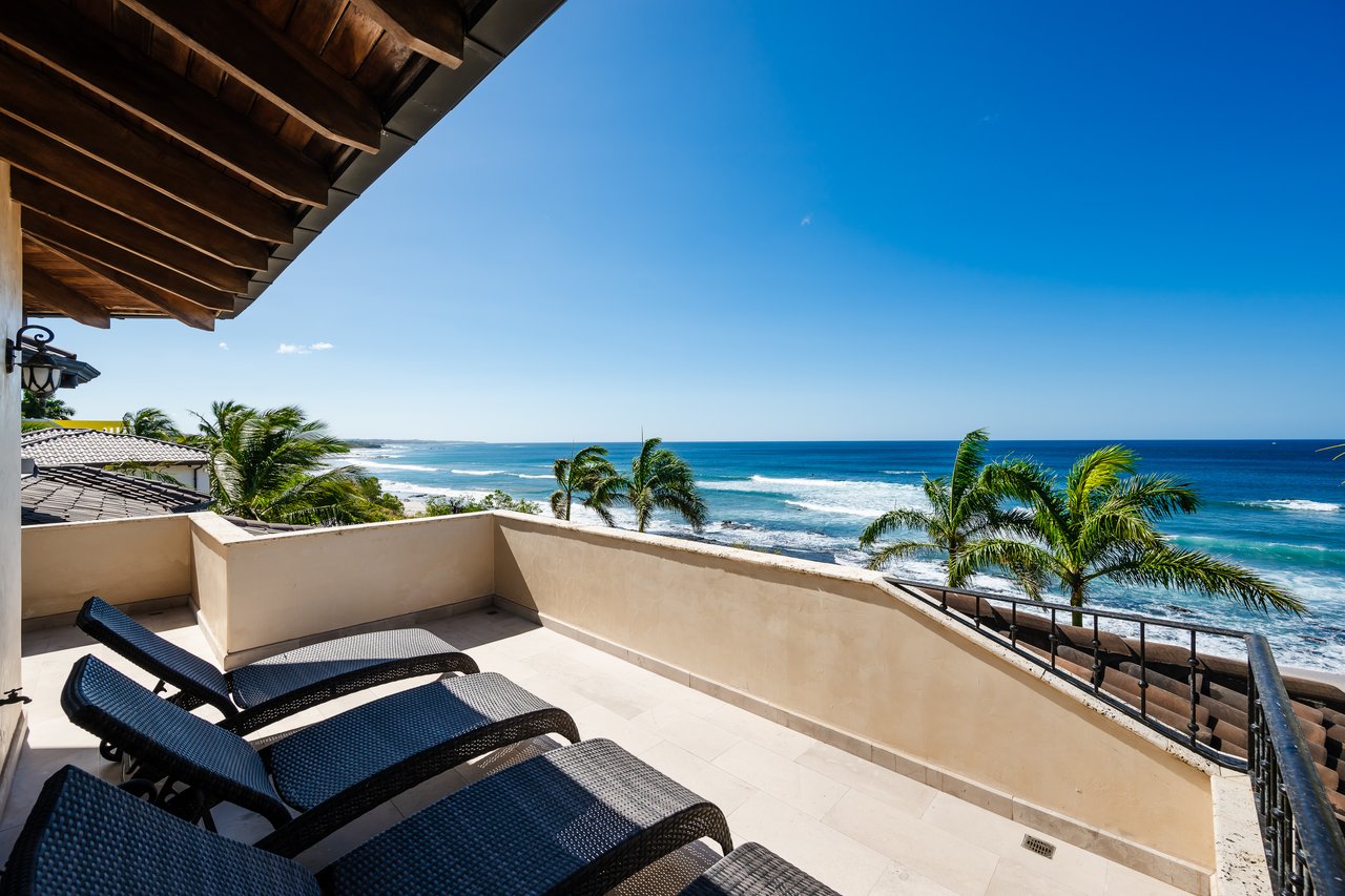 Villa Esperanza Beachfront | Near the Coast and Oceanfront House For Sale in Playa Negra