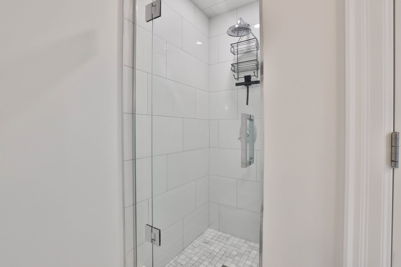 304-2060 Lakeshore Road, Burlington