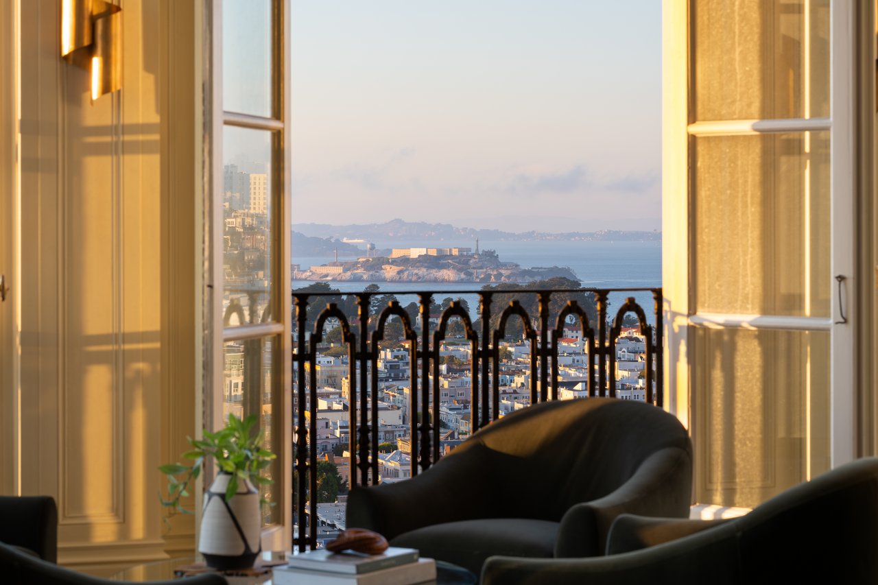 Majestic Pacific Heights View Apartment